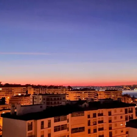 Casa Do Mocho Private In Lisbon ホームステイ *